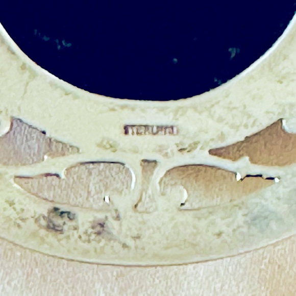 Vintage Navajo Native American Sterling Silver
Black Onyx Brooch - Picture 4 of 5